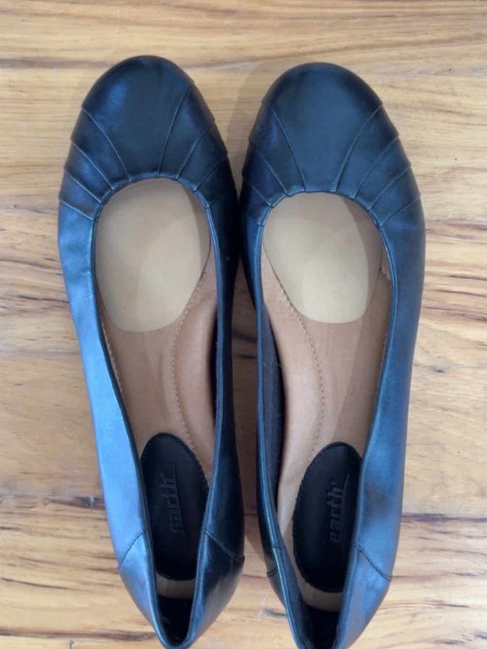 Earth Black Leather Rounded-Toe Casual Ballet Flats